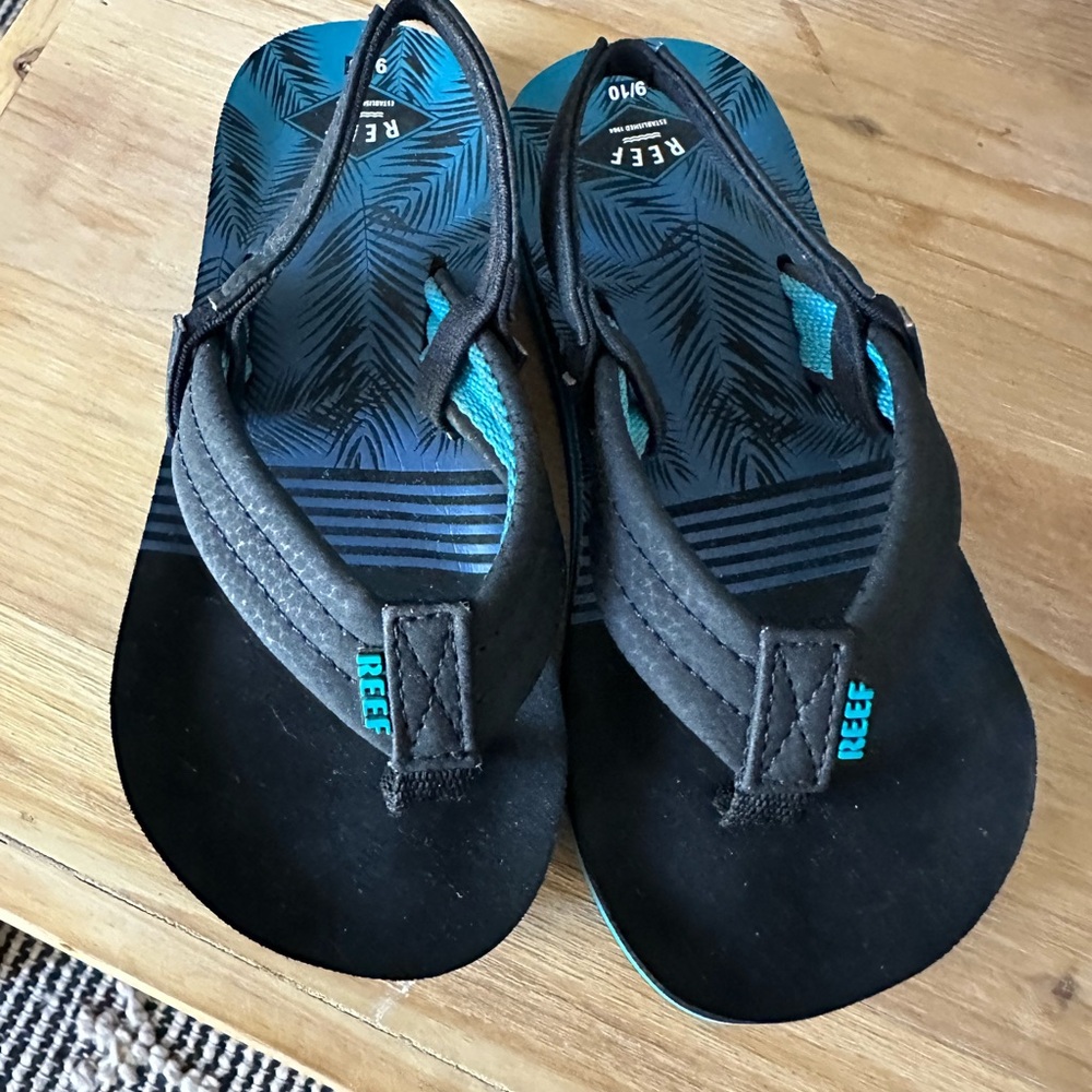 Kids REEF FLIP FLOPS, black, size 9/10, never used